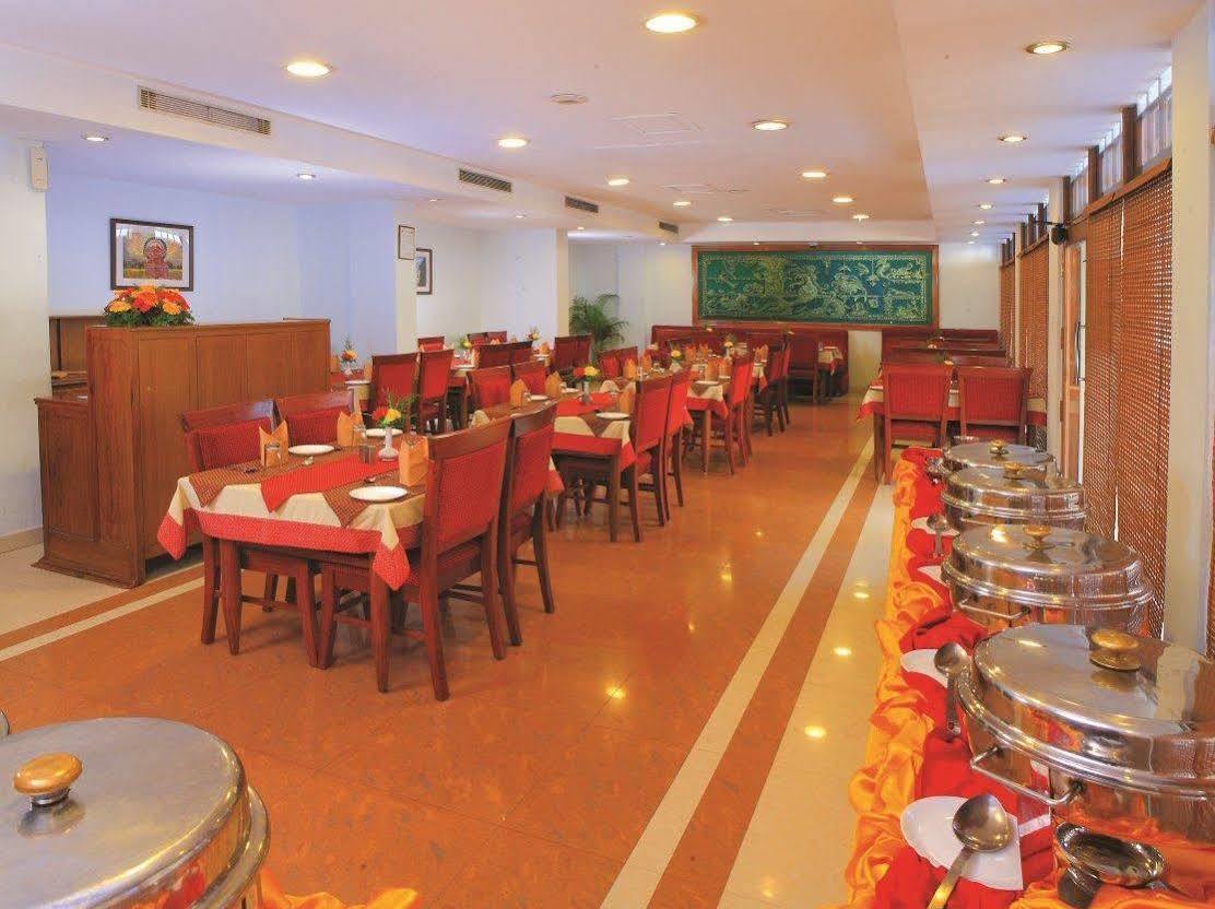 Hotel Excellency Kochi Kültér fotó